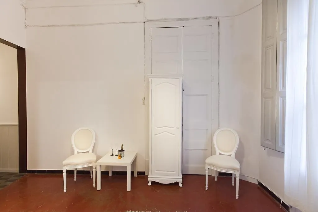 Konukevi Hostal Dragonflybcn Barselona
