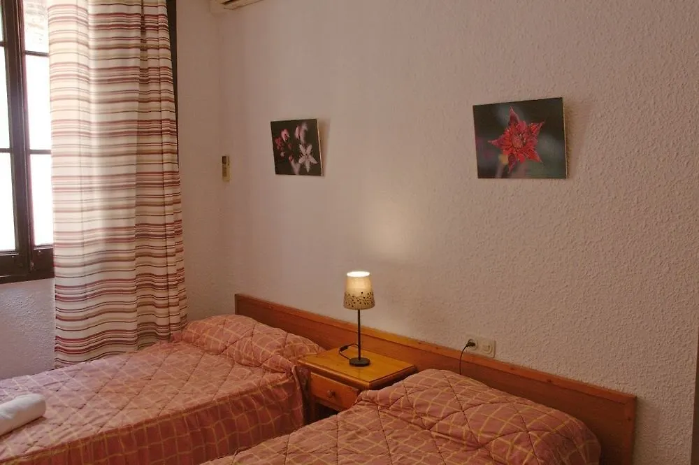 Konukevi Hostal Dragonflybcn Barselona
