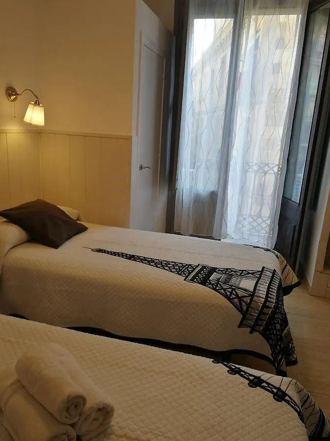 Konukevi Hostal Dragonflybcn Barselona İspanya
