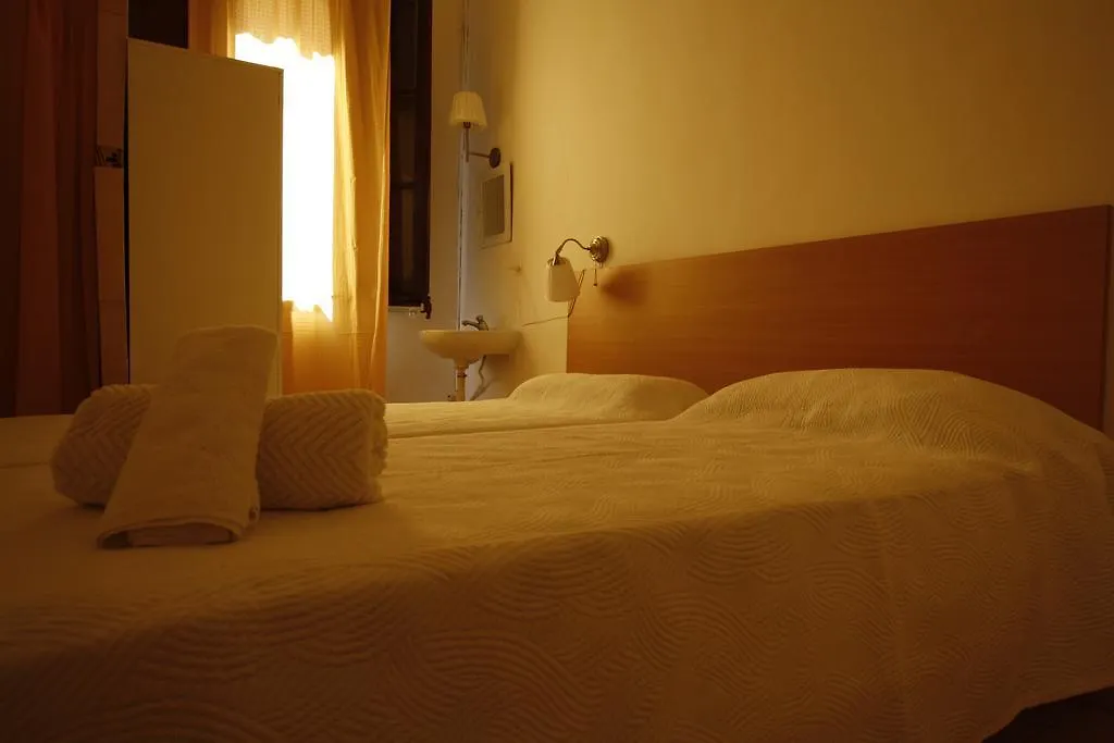 Hostal Dragonflybcn Barselona 0*,